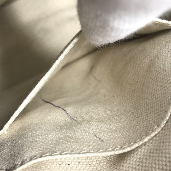 GUCCI Authentic White Leather Messenger Shoulder Bag - Picture 10 of 16